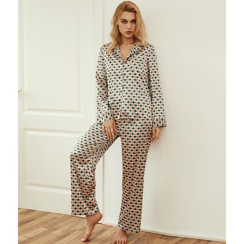New style Women Pajamas Wavelet point pattern Spring/Summer European/American Style Silk Long-Sleeved Home Thin one Suit /L/XL, Green
New style Women Pajamas Wavelet point pattern Spring/Summer European/American Style Silk Long-Sleeved Home Thin one Suit /L/XL, Green