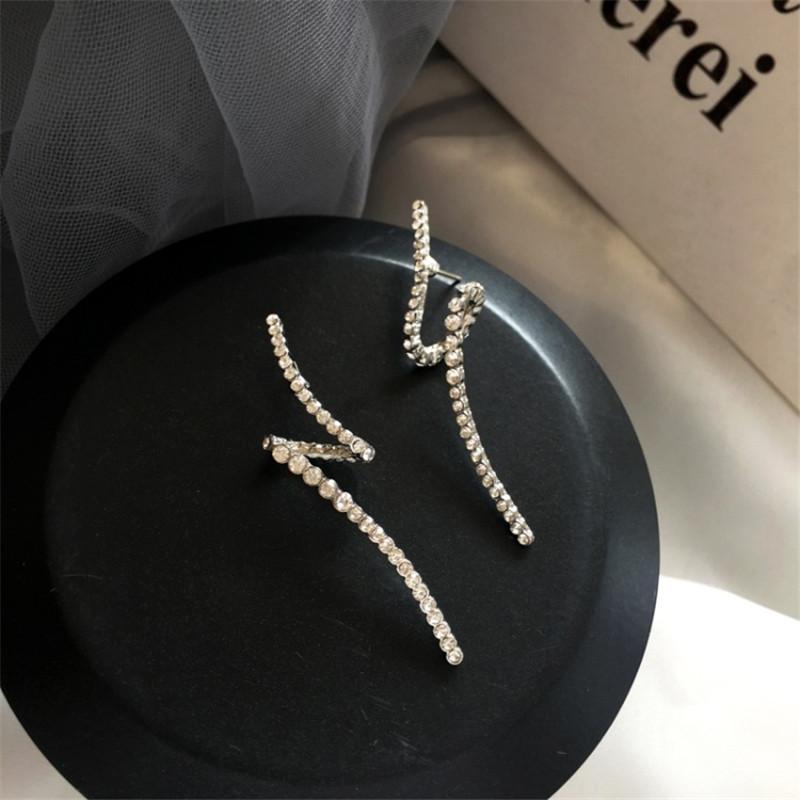 Fashion Beautiful irregular All Crystal Curve Metal Stud Earrings Korean Temperament Sweet Girl Women Jewelry Accessories
Fashion Beautiful irregular All Crystal Curve Metal Stud Earrings Korean Temperament Sweet Girl Women Jewelry Accessories