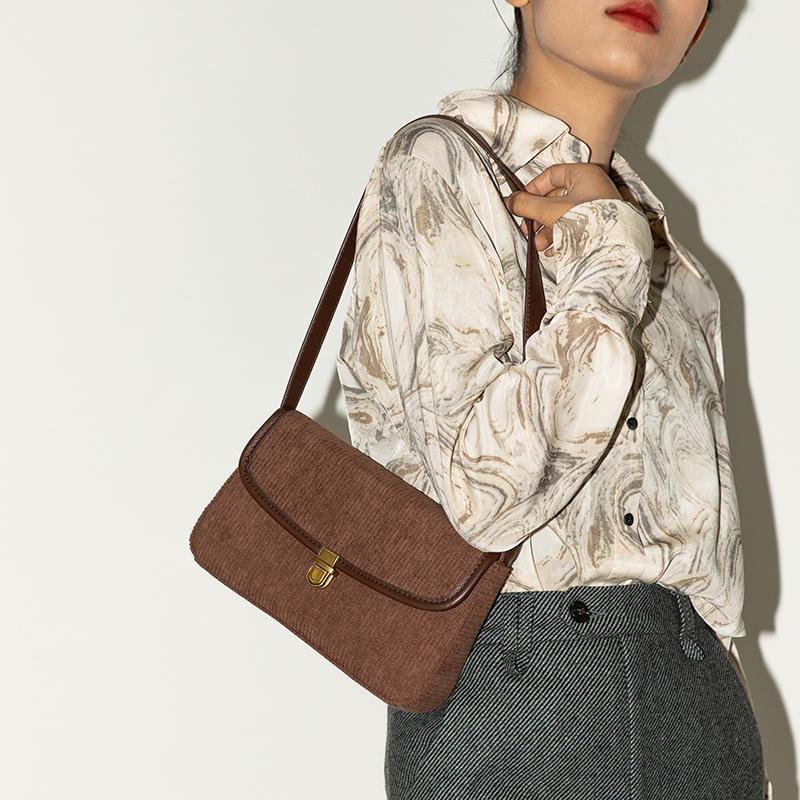 Solid Color Corduroy Handbags For Women 2021 New Shoulder Bag Female Small Elegant Totes Lady Luxury Underarm Bag Party Clutch, Black
Solid Color Corduroy Handbags For Women 2021 New Shoulder Bag Female Small Elegant Totes Lady Luxury Underarm Bag Party Clutch, Black