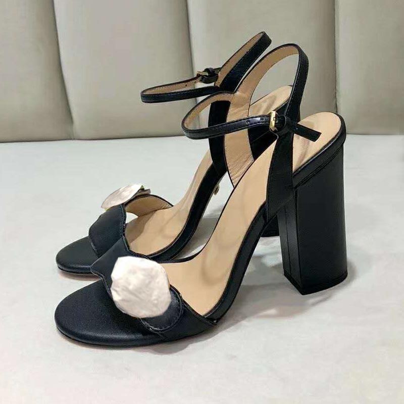 Classic cowhide fashion sandals designer summer women's thick heel high heels beautiful banquet metal buckle woman shoes elegant sexy weddin, Extra shoebox
Classic cowhide fashion sandals designer summer women's thick heel high heels beautiful banquet metal buckle woman shoes elegant sexy weddin, Extra shoebox
