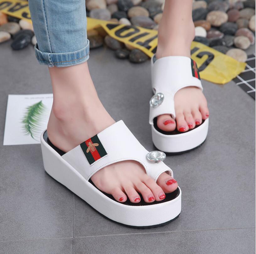 2020 summer new female leisure sandals slipper rhinestones thick bottom beach slippers Bee decoration Women's Sandals X1020, Blavk
2020 summer new female leisure sandals slipper rhinestones thick bottom beach slippers Bee decoration Women's Sandals X1020, Blavk