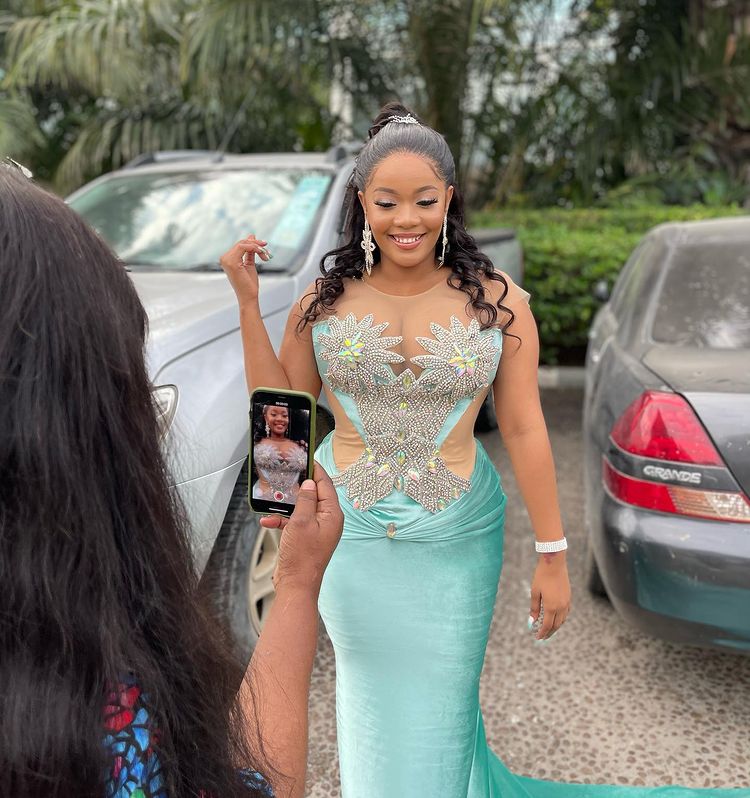 2022 Plus Size Arabic Aso Ebi Crystals Sexy Mermaid Prom Dresses Sheer Neck Velvet Evening Formal Party Second Reception Birthday Engagement Gowns Dre