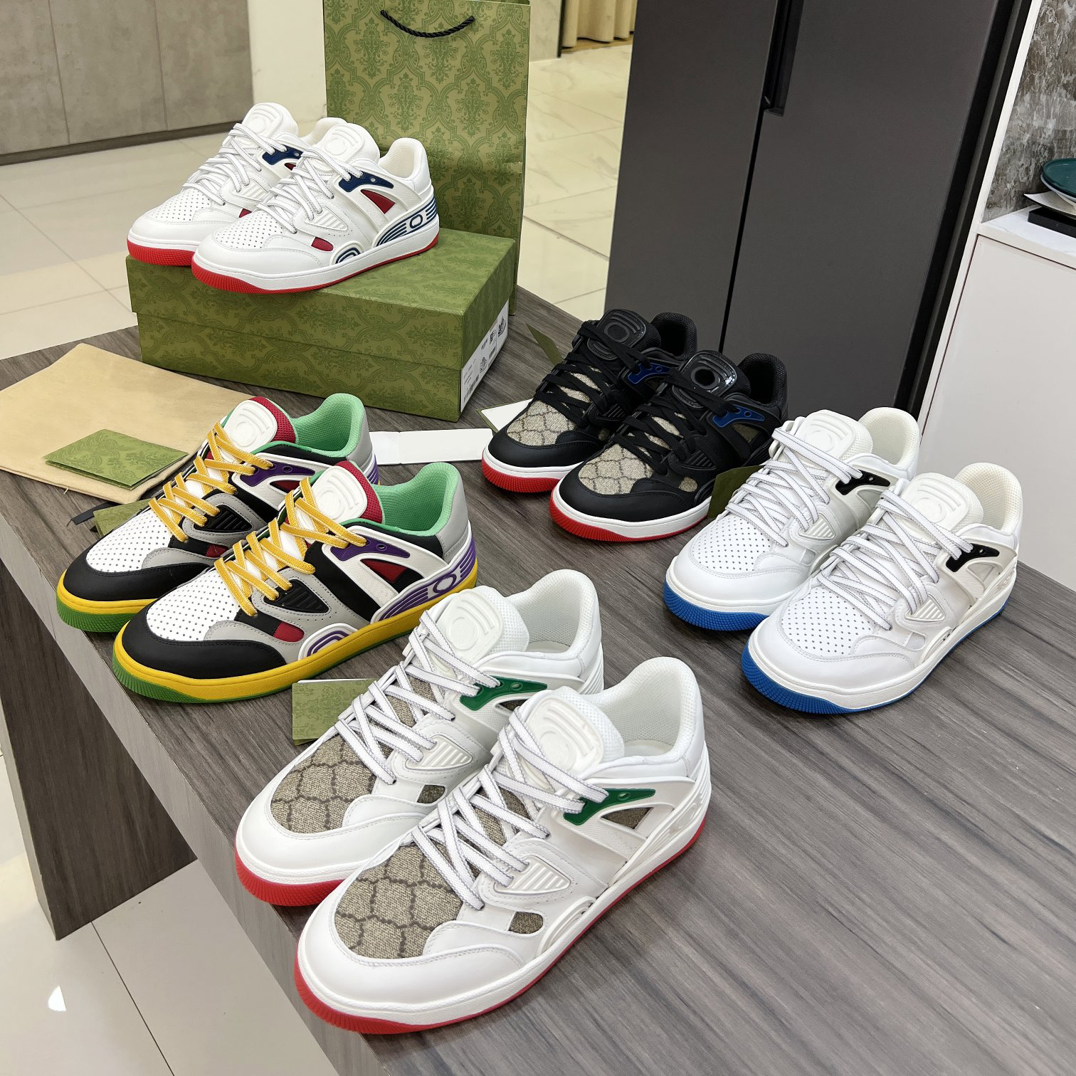 2022 Men Demetra high tops casual sport shoes Women leather platform sneakers fashion rubber sole sneakers Top designer Couples trainers runners shoe box size 35-46
2022 Men Demetra high tops casual sport shoes Women leather platform sneakers fashion rubber sole sneakers Top designer Couples trainers runners shoe box size 35-46