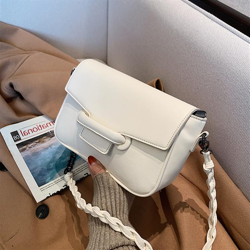 Niche Design Senior Retro Handbags New Crossbody Bag Fashion Western Shoulder Square Bag Underarm Dual-use Width: 25cm, Beige 
Niche Design Senior Retro Handbags New Crossbody Bag Fashion Western Shoulder Square Bag Underarm Dual-use Width: 25cm, Beige