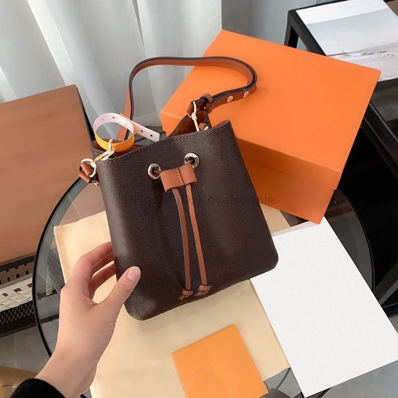 Mini Shoulder Bags 2021 Fashion Bag Ladies Bucket Handbags919 Designers Leather Womens CrossBody Printed Luxurys Genuine Handbag P Axvji, Red;black
Mini Shoulder Bags 2021 Fashion Bag Ladies Bucket Handbags919 Designers Leather Womens CrossBody Printed Luxurys Genuine Handbag P Axvji, Red;black