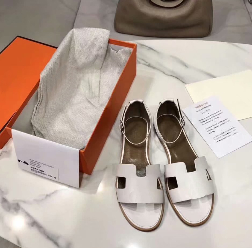 High Quality Designer Slippers Leather Short Fashion Women Slippers Luxury Anti-skid Comfort Half Dragged Brand Shoes, Color3
High Quality Designer Slippers Leather Short Fashion Women Slippers Luxury Anti-skid Comfort Half Dragged Brand Shoes, Color3