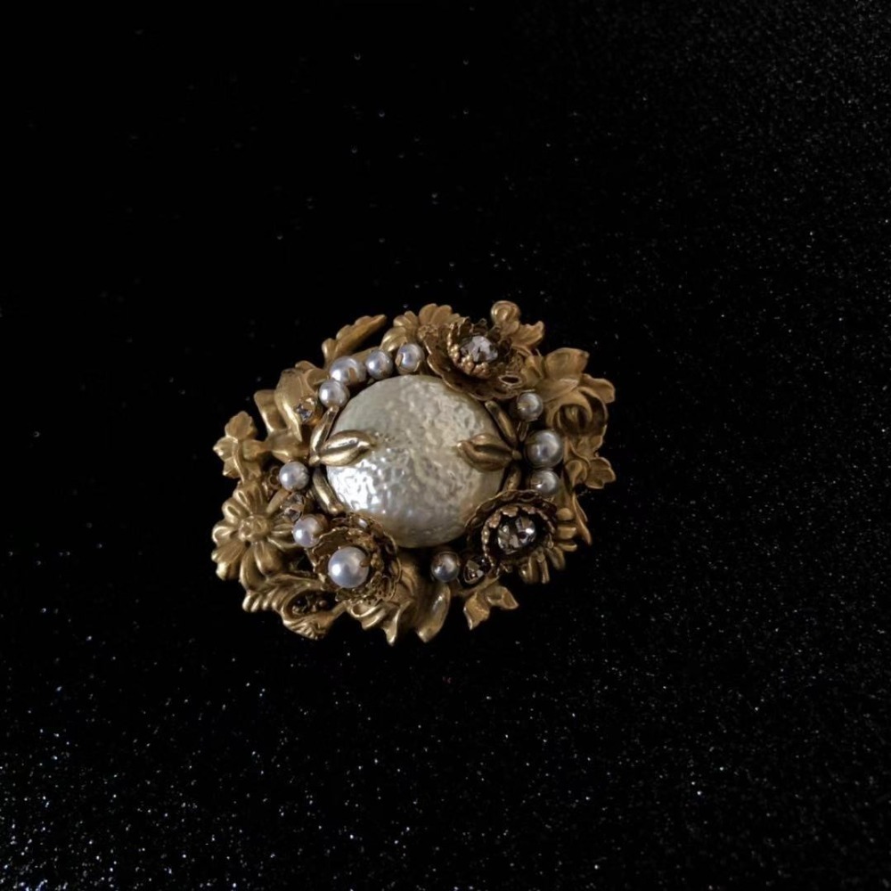 Amorita boutique Golden flower brooch vintage court exquisite pearl brooch 201009