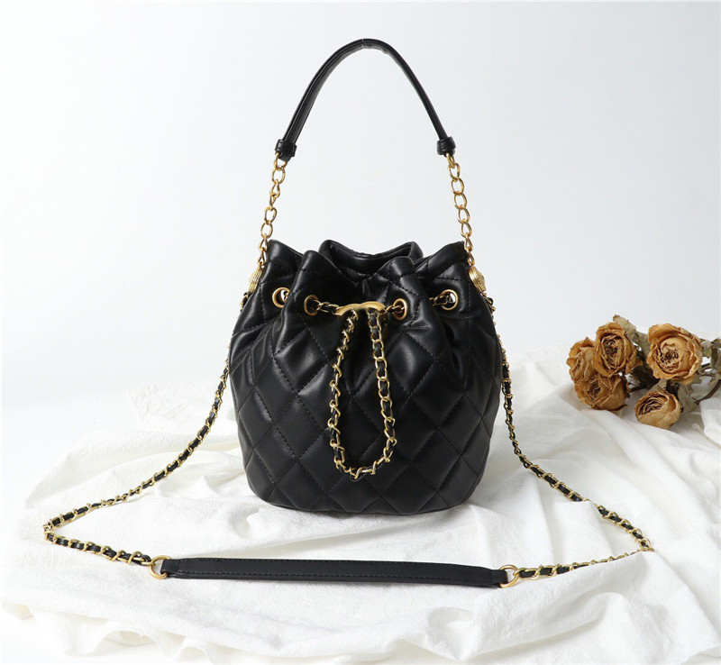 New Global Free Shipping Classic Fashion Luxury Matching Leather Shoulder Bag Bucket Bag Messenger Bag The best quality ladies handbag size
New Global Free Shipping Classic Fashion Luxury Matching Leather Shoulder Bag Bucket Bag Messenger Bag The best quality ladies handbag size
