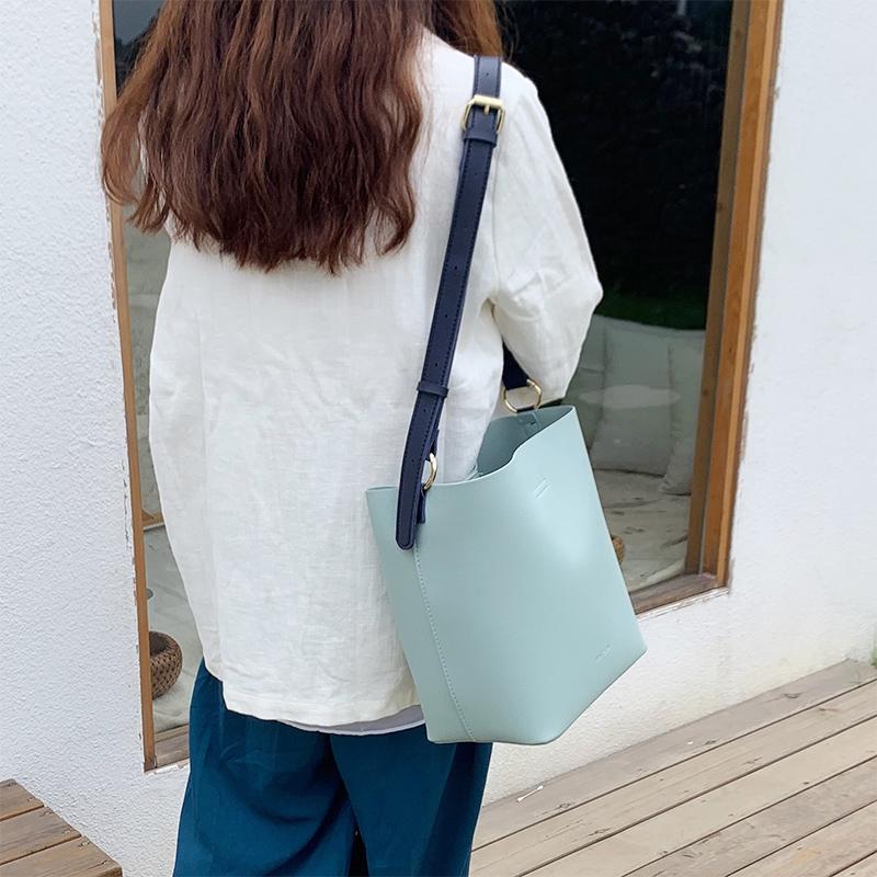 Korean Casual women bucket Shoulder Bags pu leather Crossbody Bags for female handbag Large capacity ladies messenger bag brown, Blue
Korean Casual women bucket Shoulder Bags pu leather Crossbody Bags for female handbag Large capacity ladies messenger bag brown, Blue