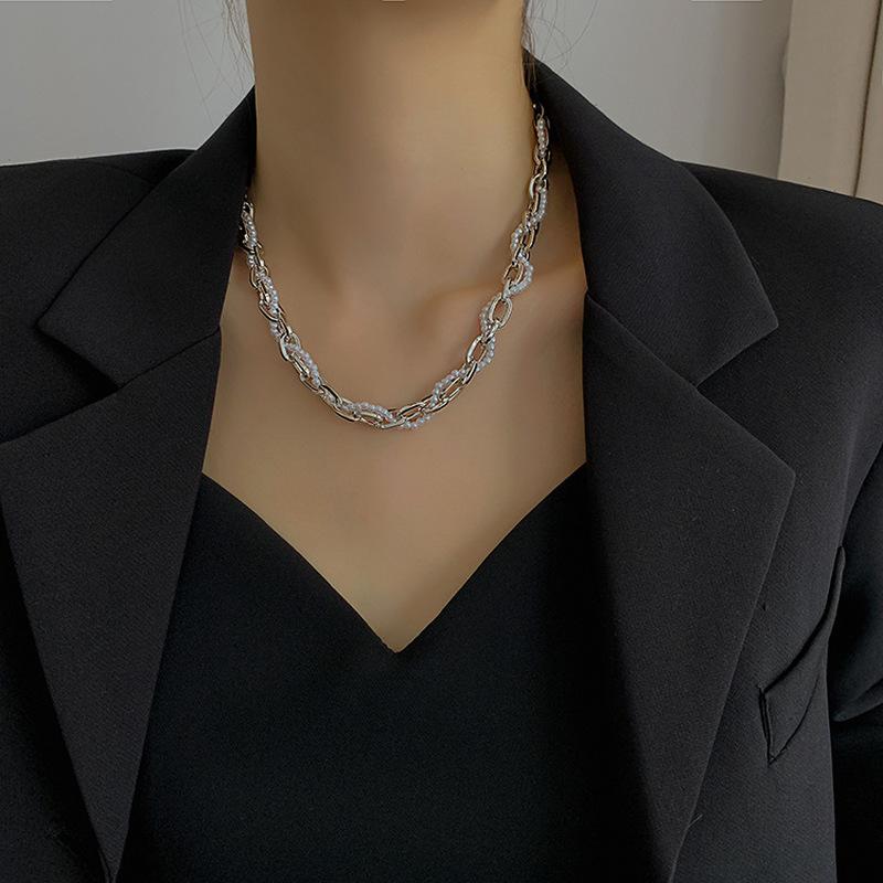 LOVOACC Trendy Twisted Simulated Pearl Chokers Necklace for Women Hollow Chunky Link Chains Necklaces Wedding Party Accessories
LOVOACC Trendy Twisted Simulated Pearl Chokers Necklace for Women Hollow Chunky Link Chains Necklaces Wedding Party Accessories
