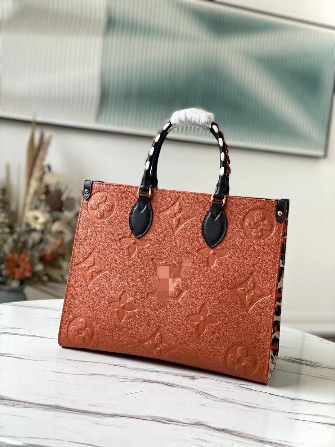 ON THE GO Onthego Women Luxurys Designers Crossbody Bags Womens Handbags Purse Tote Bag Ladies Casual Tote PVC Leather Shoulder Tote Female
ON THE GO Onthego Women Luxurys Designers Crossbody Bags Womens Handbags Purse Tote Bag Ladies Casual Tote PVC Leather Shoulder Tote Female