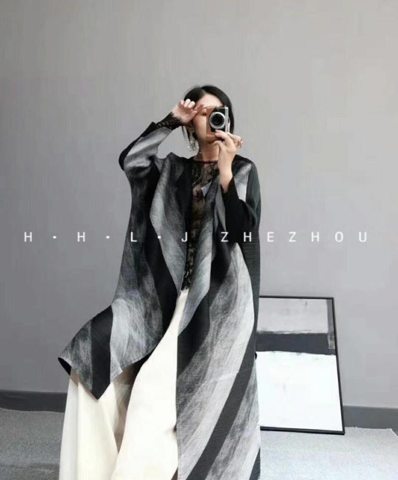 HOT SELLING Fold three quarter o-neck trench coat single button stripe long windbreaker IN STOCK, Black
HOT SELLING Fold three quarter o-neck trench coat single button stripe long windbreaker IN STOCK, Black