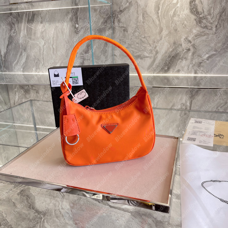 women handbag Hobo bags Luxurys Designers Bags Womens Handbags Purses Wallet Re Edition 2000 Nylon Mini Bag B21012801L
women handbag Hobo bags Luxurys Designers Bags Womens Handbags Purses Wallet Re Edition 2000 Nylon Mini Bag B21012801L