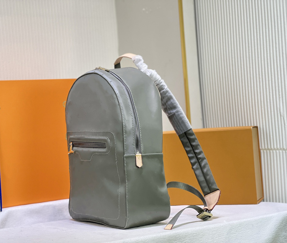 Top Quality Men and women Wallet Card Leather backpack Classic Style designer luxury famous brand hand-held money size 32-43-13cm 43882
Top Quality Men and women Wallet Card Leather backpack Classic Style designer luxury famous brand hand-held money size 32-43-13cm 43882