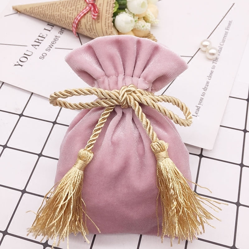 10pcs Gray Gold Velvet Bags With Tassel 11x15cm Purple Red Pouches Jewelry MP3 Packing Bags Christmas Candy Wedding Gift Bags T200602