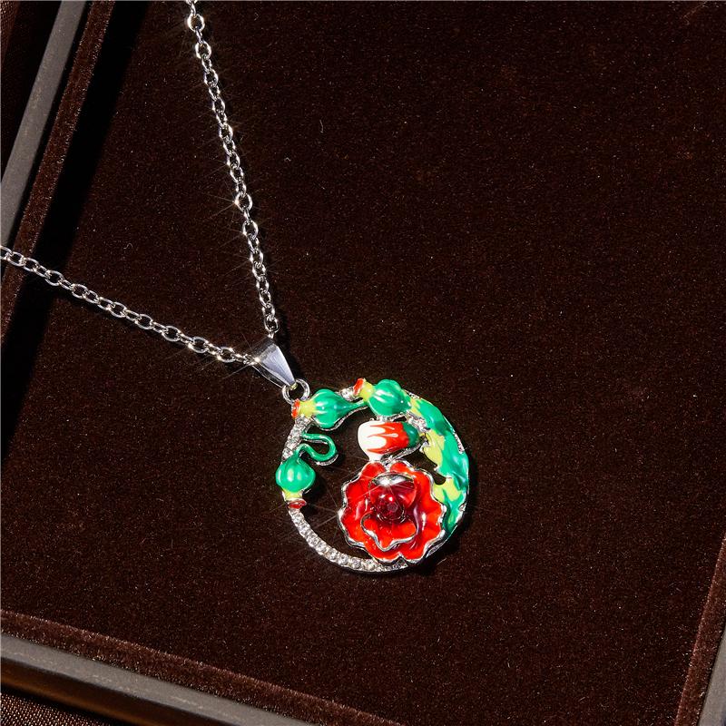 Exquisite romantic green leaf red flower necklace pendant elegant and charming feminine charm jewelry Valentine's day gift
Exquisite romantic green leaf red flower necklace pendant elegant and charming feminine charm jewelry Valentine's day gift