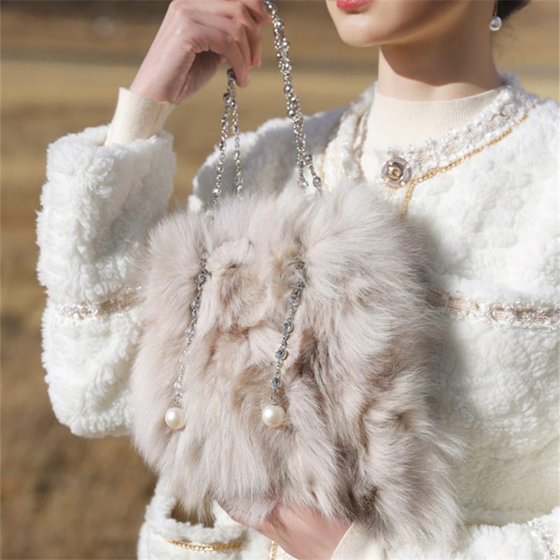 Smooth and soft rhinestone pearl hairy bag in the fall of 2021 new niche one-shoulder messenger fashion handbag, Khaki
Smooth and soft rhinestone pearl hairy bag in the fall of 2021 new niche one-shoulder messenger fashion handbag, Khaki