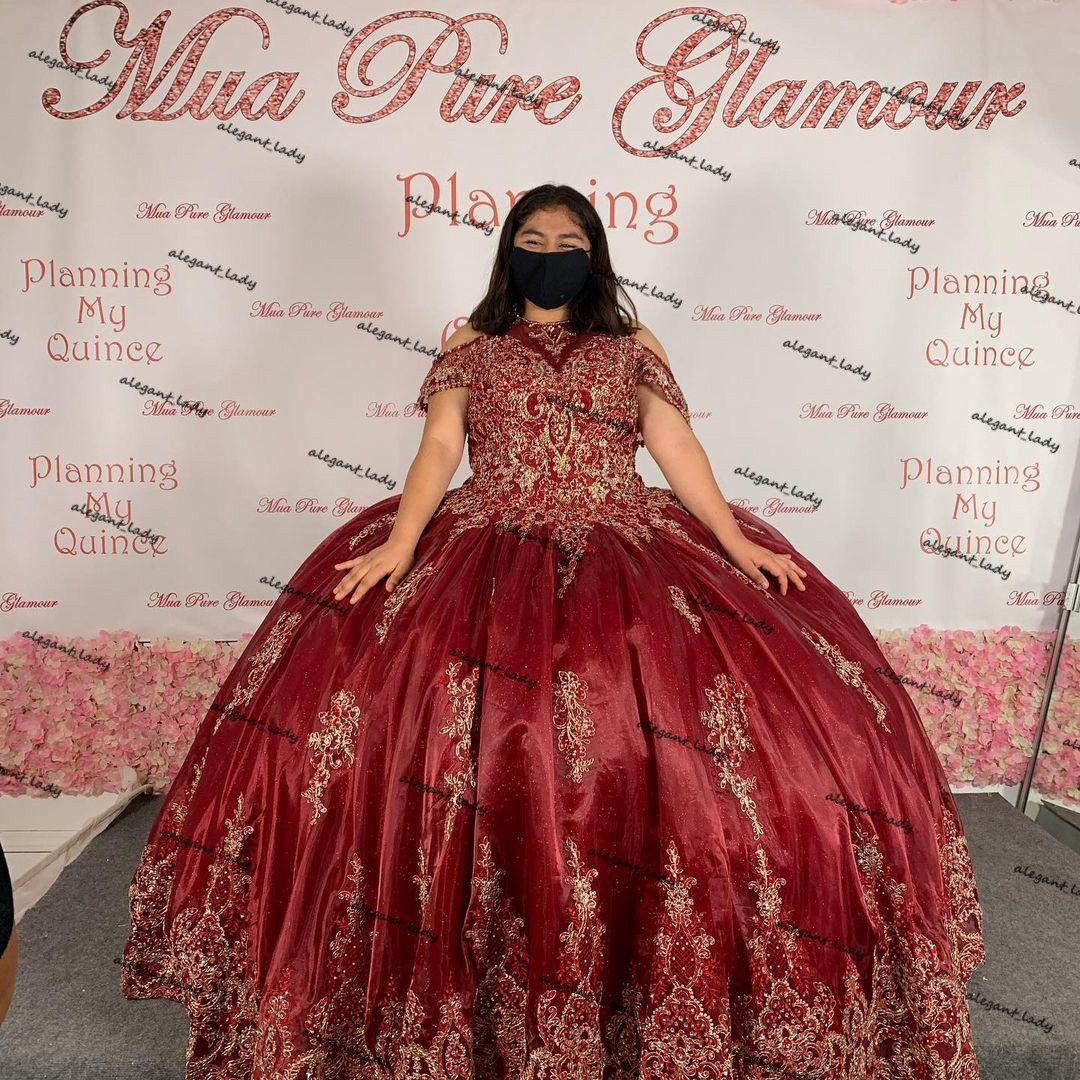 Plus Size Burgundy Quinceanera Abiti Gowns 2021 High Neck Lace-up Corset Lace Applique Beaded Sweep Train Graduation Robes Dress