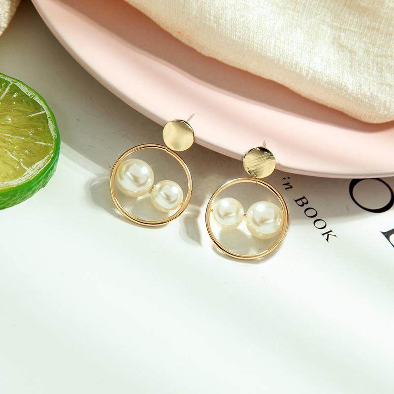 Unique Acrylic Pearl Round Women Drop Earrings Contracted Design Gold Color Alloy Earrings 2020 New Fashion Jewelry Accessories
Unique Acrylic Pearl Round Women Drop Earrings Contracted Design Gold Color Alloy Earrings 2020 New Fashion Jewelry Accessories