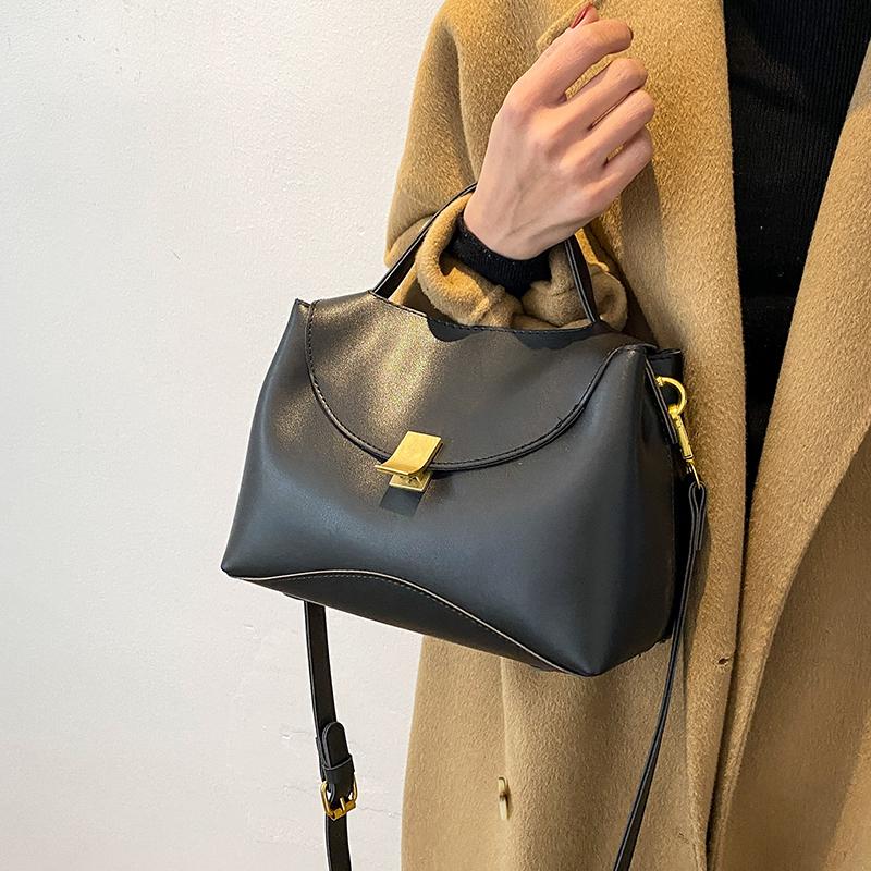 Retro Small Bag Female 2021 New Trendy Fashion Wild Ins Messenger Bag Net Celebrity Explosion Small Square, Black
Retro Small Bag Female 2021 New Trendy Fashion Wild Ins Messenger Bag Net Celebrity Explosion Small Square, Black