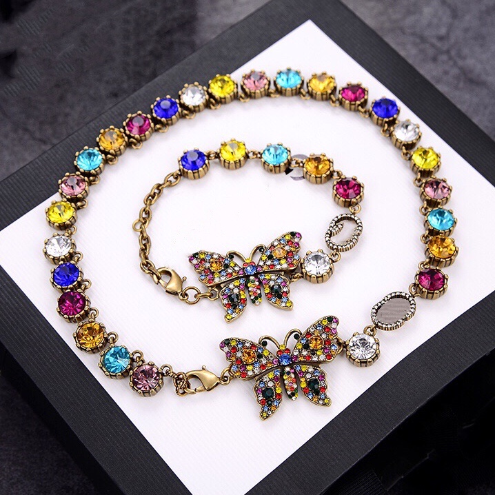 Luxury Designer Jewelry Women Necklace Flower butterfly Pendant Necklaces with color diamonds Brass gold bracelets chains fashion jewelry
Luxury Designer Jewelry Women Necklace Flower butterfly Pendant Necklaces with color diamonds Brass gold bracelets chains fashion jewelry