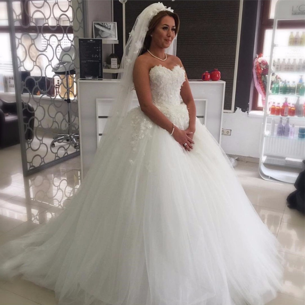 Princess Ball Gown Wedding Dresses Appliqued 3D Floral Flowers Lace Sweetheart Strapless Bridal Gowns Back Lace-up Wedding Dress Full Length