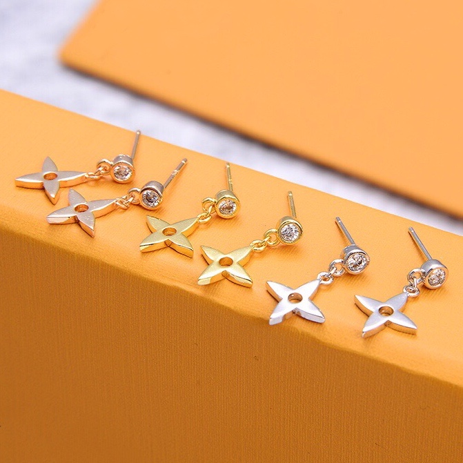 Luxury Designer Jewelry Women Earring rose gold Stud With four leaf flowers copper gold silver plated Elegant Charm earrings fashion jewelry
Luxury Designer Jewelry Women Earring rose gold Stud With four leaf flowers copper gold silver plated Elegant Charm earrings fashion jewelry