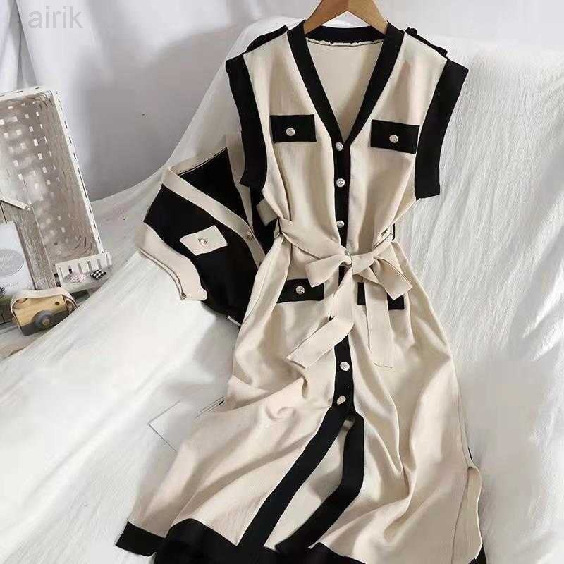Korean chic summer French style V-neck metal single breasted lace up waist sleeveless split knit dress, Black
Korean chic summer French style V-neck metal single breasted lace up waist sleeveless split knit dress, Black