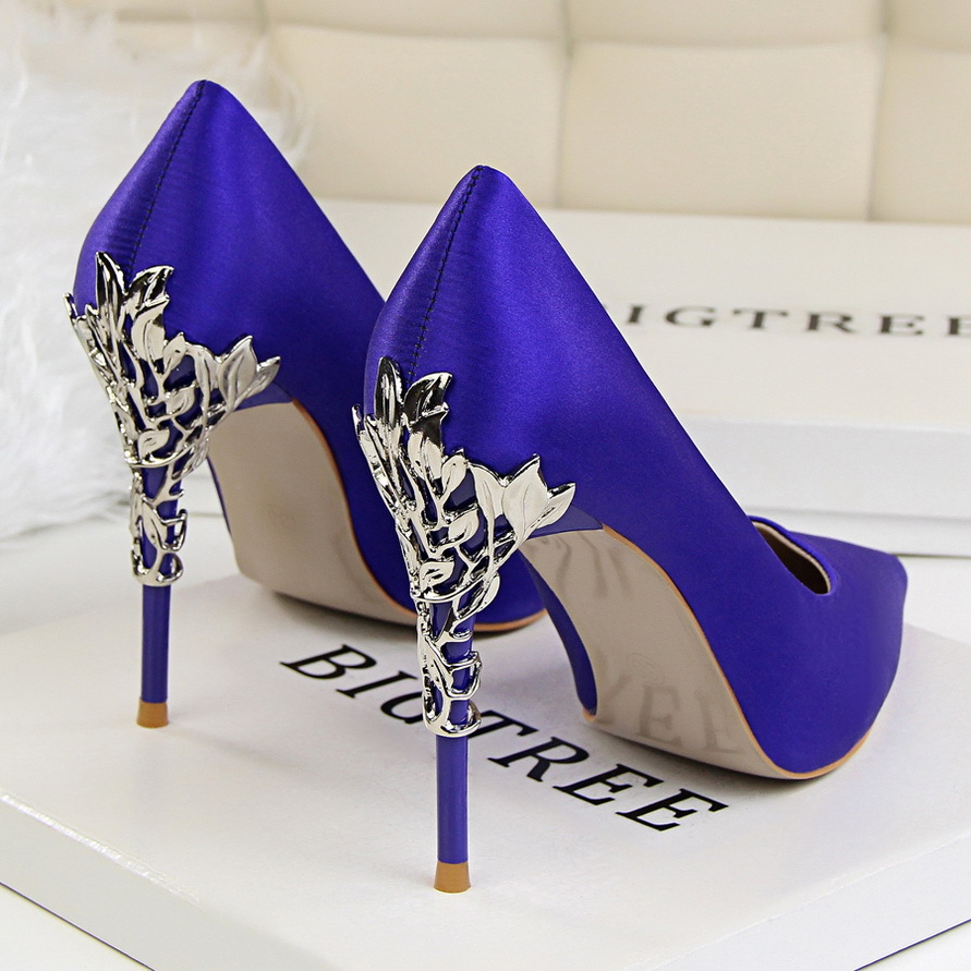 Elegant Metal Carved Heels Women Pumps 2019 High Quality Fashion Sexy Silk High Heels 13 Color 10cm Shoes Woman Wedding Shoes, Green
Elegant Metal Carved Heels Women Pumps 2019 High Quality Fashion Sexy Silk High Heels 13 Color 10cm Shoes Woman Wedding Shoes, Green