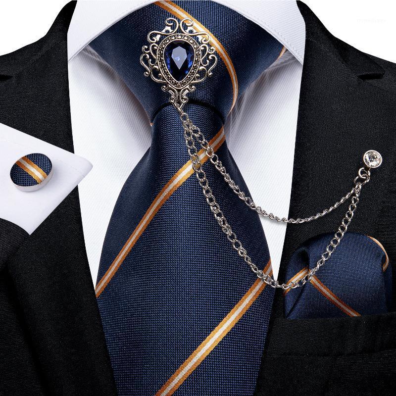 Bow Ties 100% Silk Luxury Mens Blue Orange Striped Necktie Pocket Square Men Wedding Party Tie Accessories Brooch Chain DiBanGu1
Bow Ties 100% Silk Luxury Mens Blue Orange Striped Necktie Pocket Square Men Wedding Party Tie Accessories Brooch Chain DiBanGu1
