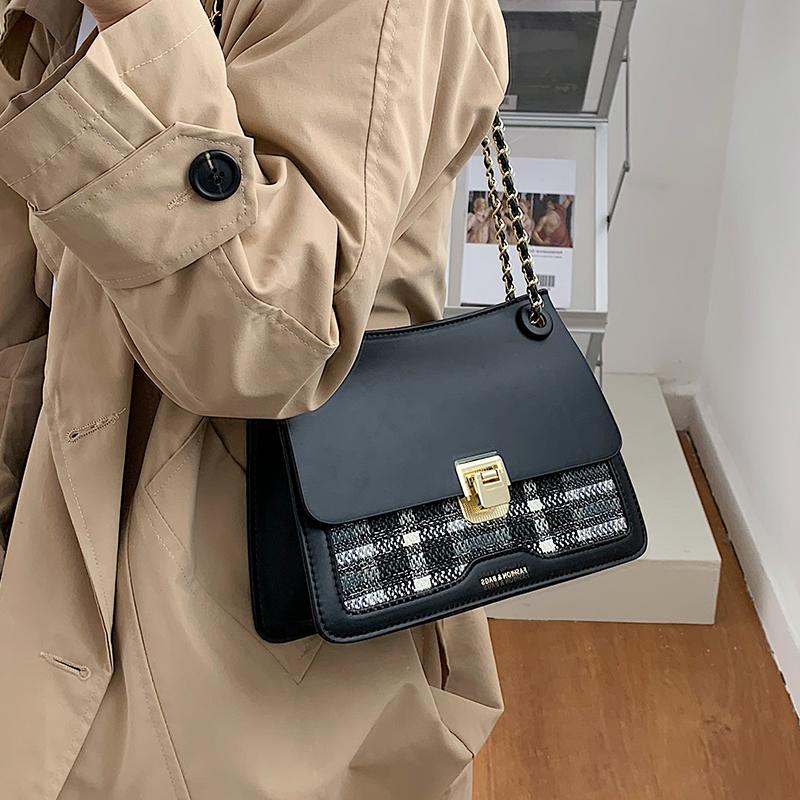 HOT Unique Design Autumn Women Chain Shoulder Bag Popular Underarm Bag Fashion Wild Messenger Stitching Square Width: 25cm, Black
HOT Unique Design Autumn Women Chain Shoulder Bag Popular Underarm Bag Fashion Wild Messenger Stitching Square Width: 25cm, Black