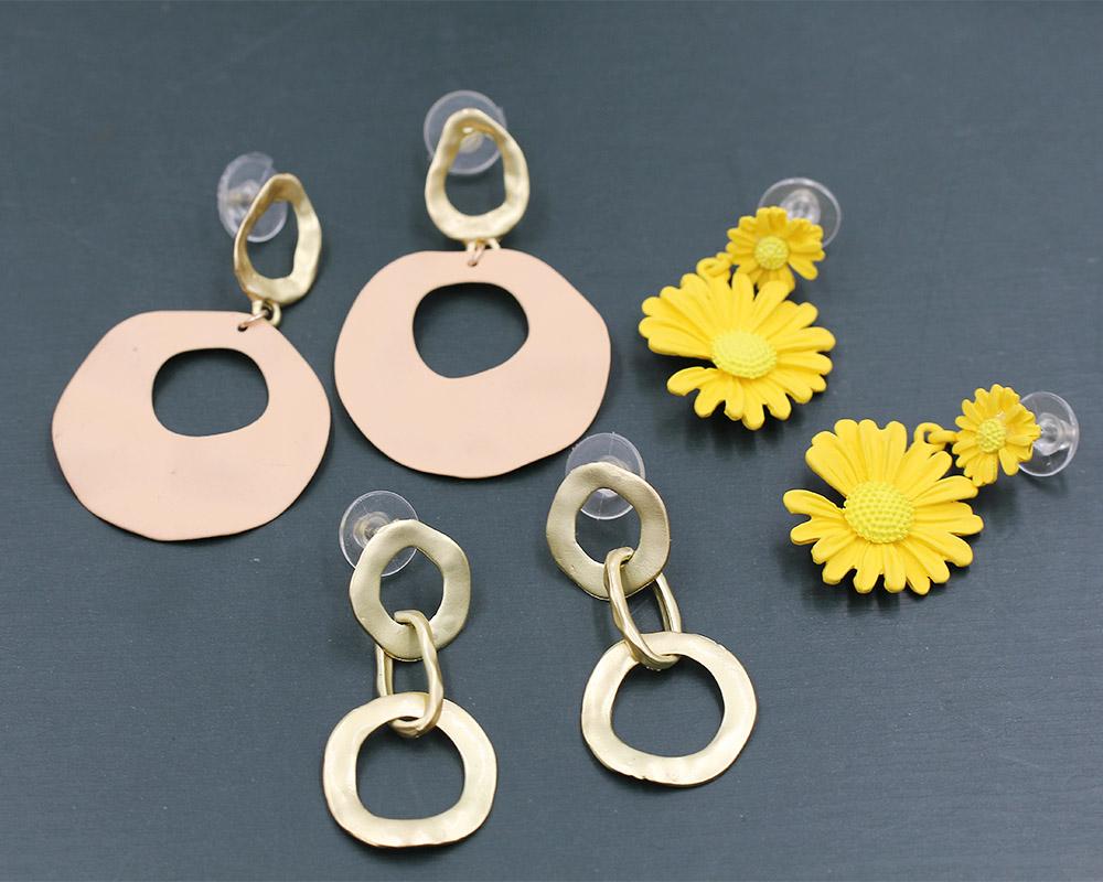 585Carved hollowed-out earrings in rose gold for glamorous women's wedding parties, stylish and stylish earrings
585Carved hollowed-out earrings in rose gold for glamorous women's wedding parties, stylish and stylish earrings