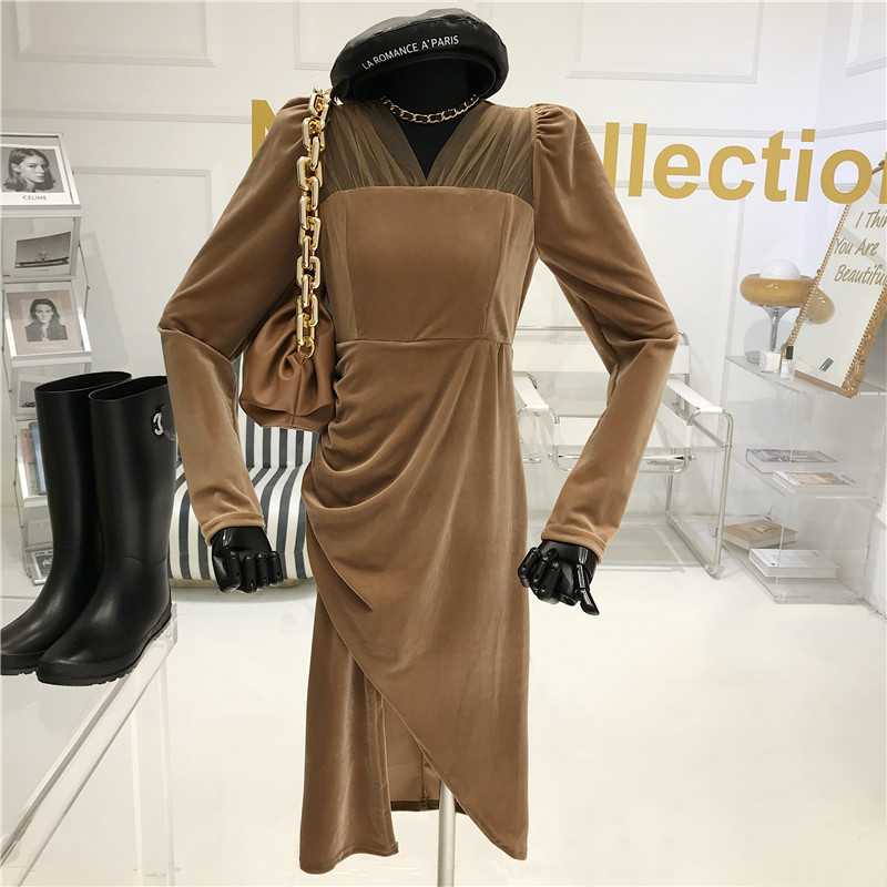 Women's Winter 2021 Niche Design Temperament V-neck Stitching Mesh Pleats Self Cultivation Irregular Vent Velvet Dress, Black 
Women's Winter 2021 Niche Design Temperament V-neck Stitching Mesh Pleats Self Cultivation Irregular Vent Velvet Dress, Black