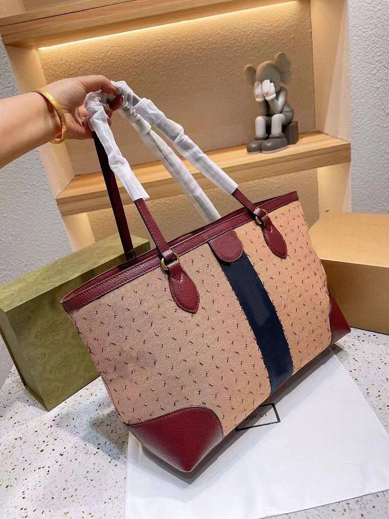 Popular underarm hand bag women autumn/winter 2021 new French niche high-quality texture one-shoulder tote
Popular underarm hand bag women autumn/winter 2021 new French niche high-quality texture one-shoulder tote