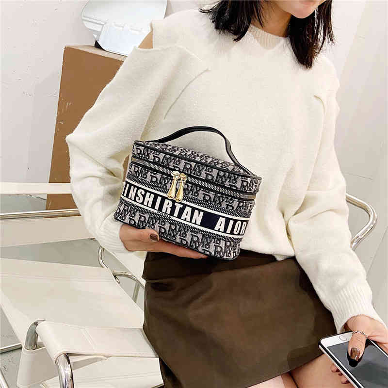 2022 Factory Wholesale New style make-up bag for women's simple small size large capacity portable travel cosmetics, Section one
2022 Factory Wholesale New style make-up bag for women's simple small size large capacity portable travel cosmetics, Section one