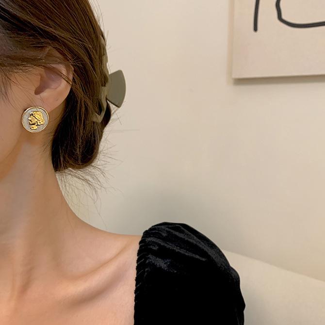 Stud Web Celebrity Beauty Head Earrings Simple Female Small Ins Cool Wind High Sense Of
Stud Web Celebrity Beauty Head Earrings Simple Female Small Ins Cool Wind High Sense Of