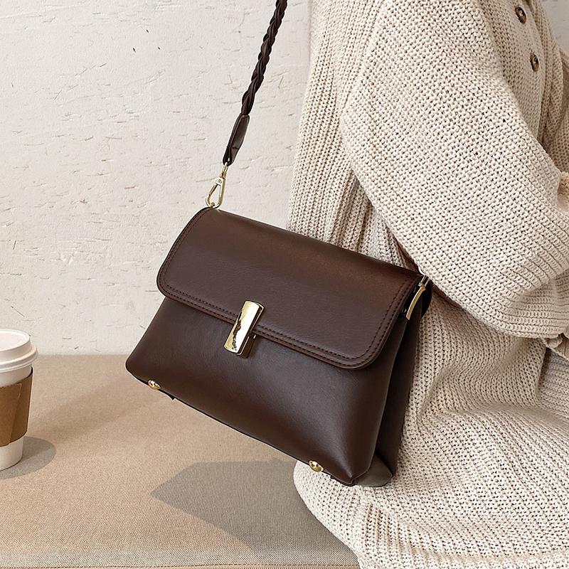 C Simplicity Women Faux Leather Small Crossbody Bag 2021 Trend Chain Clutch Bag Ladies Brand Shoulder Bags, Black
C Simplicity Women Faux Leather Small Crossbody Bag 2021 Trend Chain Clutch Bag Ladies Brand Shoulder Bags, Black