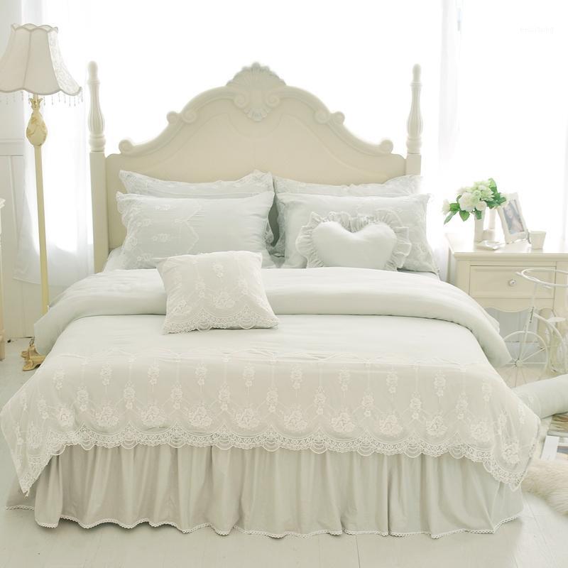4/7Pcs Princess style bedding sets queen king size duvet cover set bed skirt set pillowcase silk+cotton+lace bedclothes1
4/7Pcs Princess style bedding sets queen king size duvet cover set bed skirt set pillowcase silk+cotton+lace bedclothes1