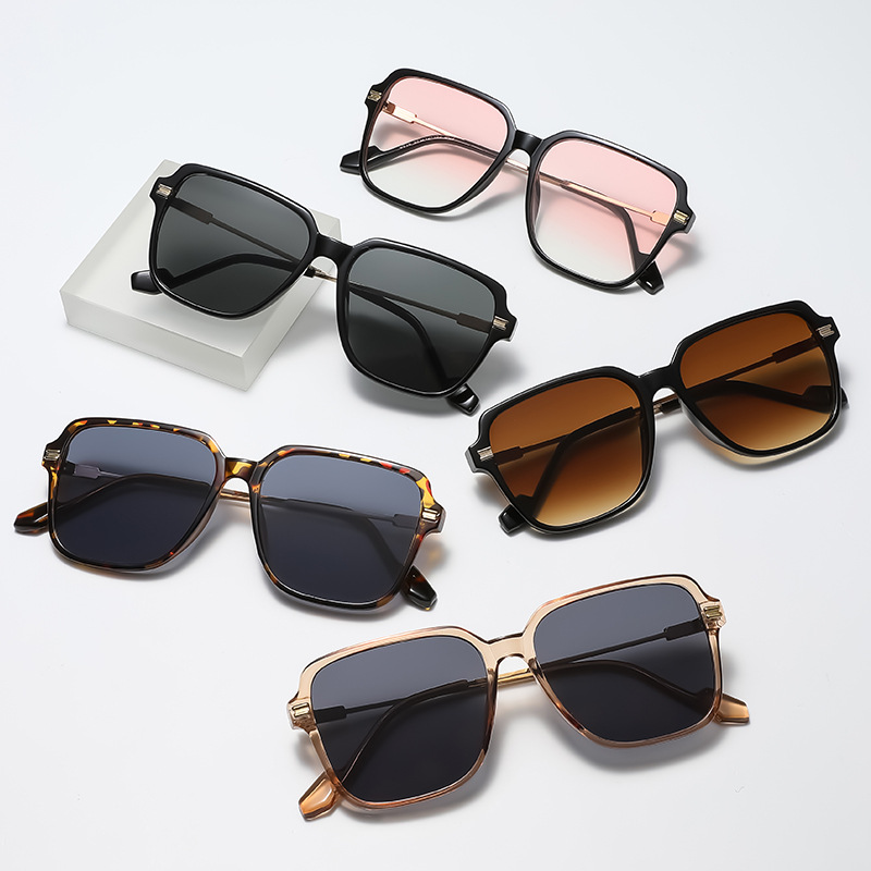 Designer Sunglasses Brand Retro UV400 Eyewear Gold Frame Sun Glasses Men Women Sunglasses Polaroid Glass Lens With Box
Designer Sunglasses Brand Retro UV400 Eyewear Gold Frame Sun Glasses Men Women Sunglasses Polaroid Glass Lens With Box