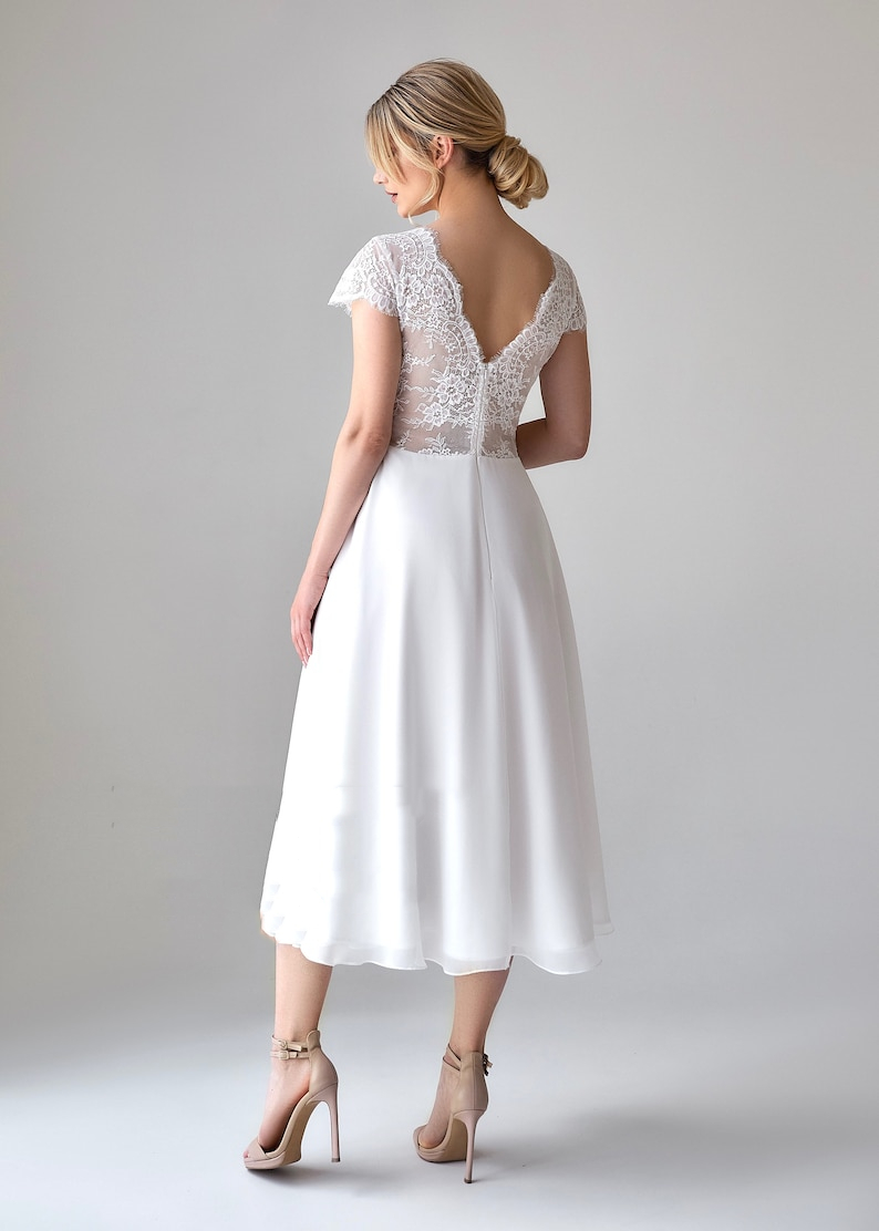 Classic Short A Line Wedding Dress Lace Top Illusion V-Neck Backless Simple White Reception Dresses Boho Chiffon Wedding Gowns Vintage Summer Vestidos