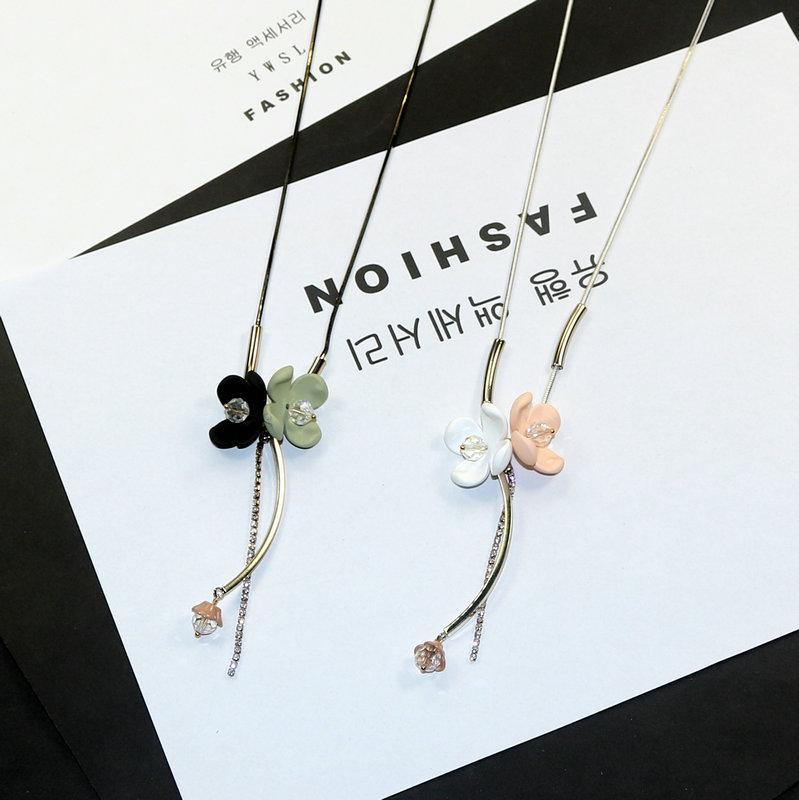 2020 New Woman Necklaces Cute Crystal Flowers Tassel Pendant Simple Snake Chain Long Sweater Necklace Fashion Accessories
2020 New Woman Necklaces Cute Crystal Flowers Tassel Pendant Simple Snake Chain Long Sweater Necklace Fashion Accessories