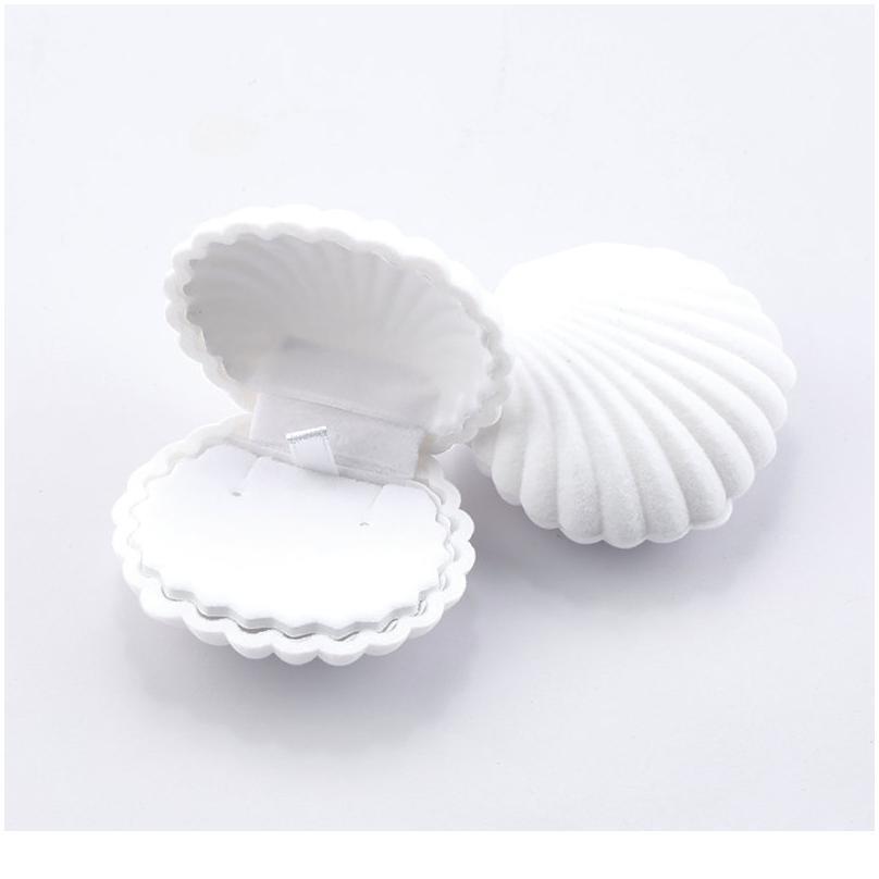1 Piece Lovely Shell Shape Velvet Jewelry Box Wedding Engagement Ring Box For Earrings Necklace Bracelet Display Gift Bo jllyMX
1 Piece Lovely Shell Shape Velvet Jewelry Box Wedding Engagement Ring Box For Earrings Necklace Bracelet Display Gift Bo jllyMX