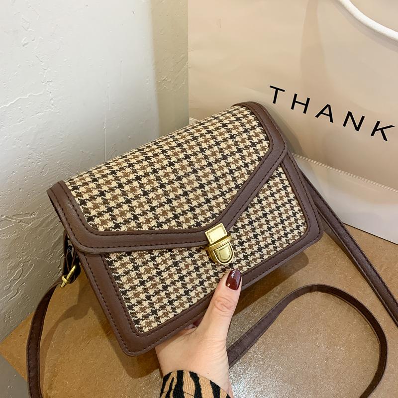Vintage Casual Solid Color PU Leather Crossbody Bags for Women 2021 Chain Shoulder Messenger Bag Female Travel Lock Handbags, Black
Vintage Casual Solid Color PU Leather Crossbody Bags for Women 2021 Chain Shoulder Messenger Bag Female Travel Lock Handbags, Black