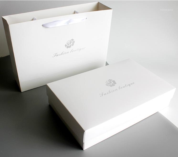 Custom shop brand name Luxury garment clothing hair wig bundles shopping packaging paper bag with handle gift packing bags1
Custom shop brand name Luxury garment clothing hair wig bundles shopping packaging paper bag with handle gift packing bags1