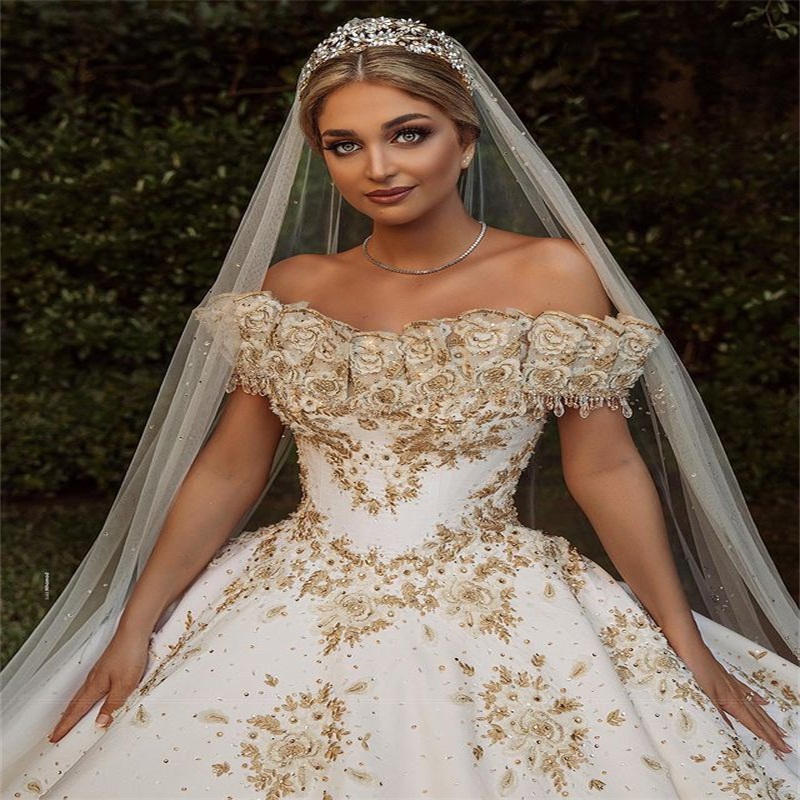 Gold Crystal Ball Gown Wedding Dresses Luxury Dubai Chic Appliqued Lace Bridal Gown Ruched Satin Gorgeous Court Train Robes De Mariée
