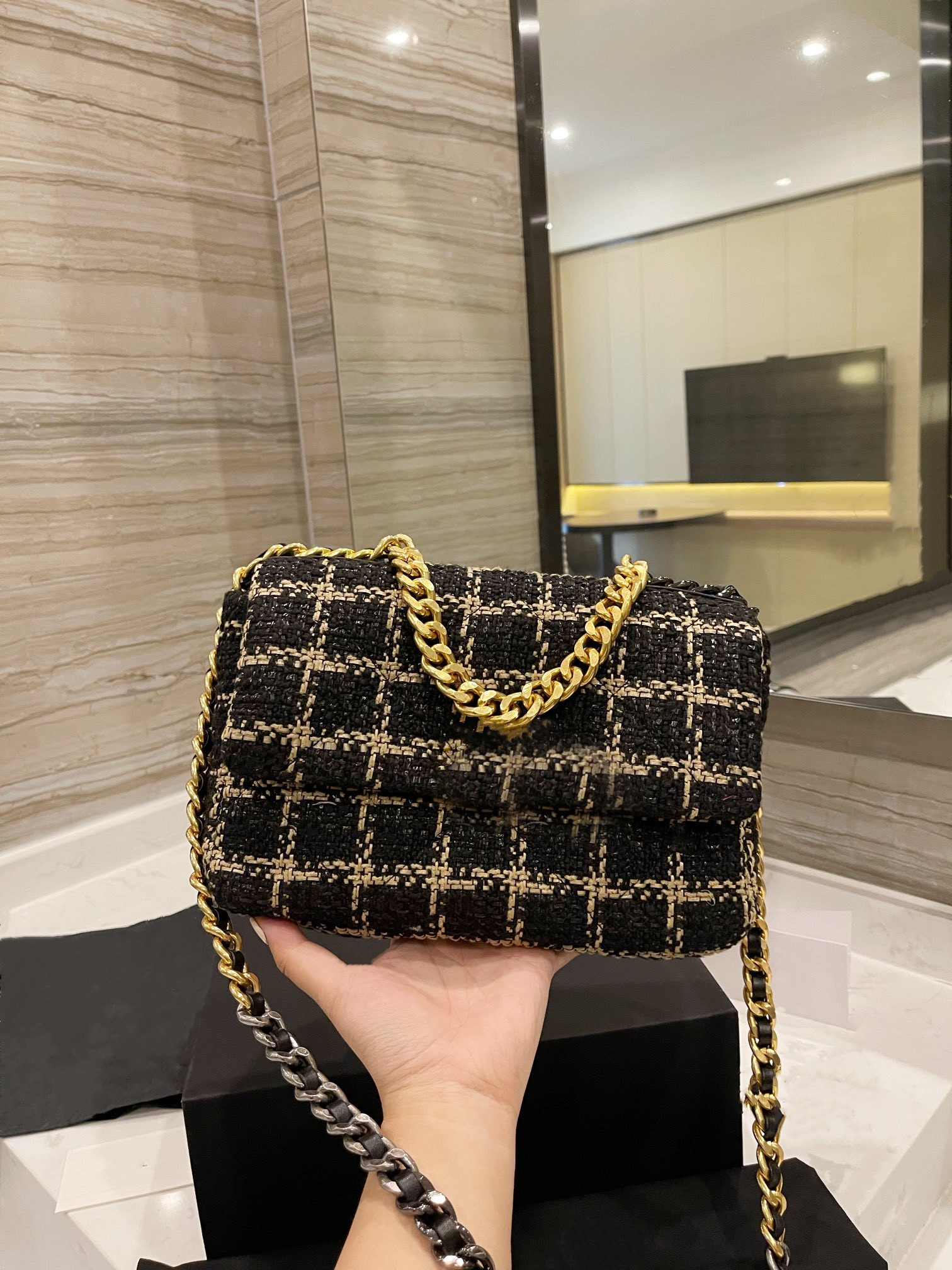 Early Fall Winter Cross Body bag Quilted Matelasse Chain Shoulder Totes Purse Large Capacity Famous Luxury Designe handbag Series Tweed wholesale price Bags, Make up the difference
Early Fall Winter Cross Body bag Quilted Matelasse Chain Shoulder Totes Purse Large Capacity Famous Luxury Designe handbag Series Tweed wholesale price Bags, Make up the difference