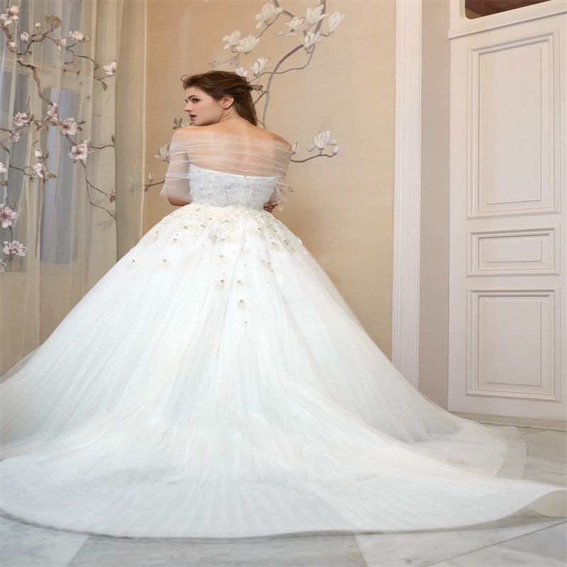 Elegant Wedding Dresses Sexy Sheer Strapless Bridal Gowns Beads Lace Appliqued Sweep Train Beach Custom Made Tiered Tulle Vestido De Novia