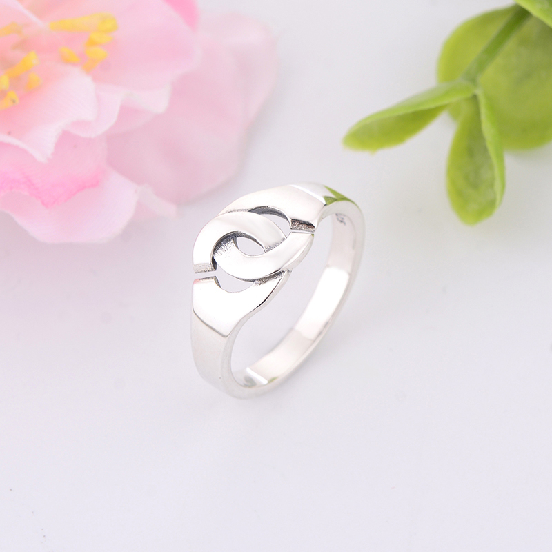 100% 925 Sterling Silver Handcuff Ring For Women and Man French Popular Handcuff Shape Ring Silver Jewelry Menottes Anneau 201110
100% 925 Sterling Silver Handcuff Ring For Women and Man French Popular Handcuff Shape Ring Silver Jewelry Menottes Anneau 201110