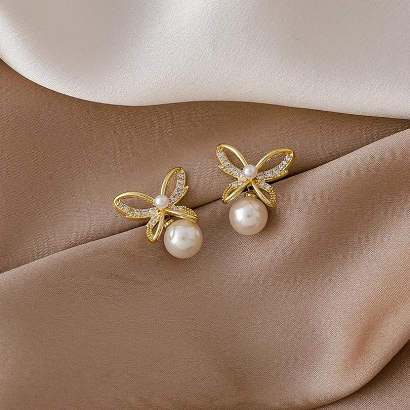 2021 New Arrival Trendy Simulated-pearl Zircon Bowknot Stud Earrings For Women Elegant Fashion Geometric Gold Metal jewelry
2021 New Arrival Trendy Simulated-pearl Zircon Bowknot Stud Earrings For Women Elegant Fashion Geometric Gold Metal jewelry