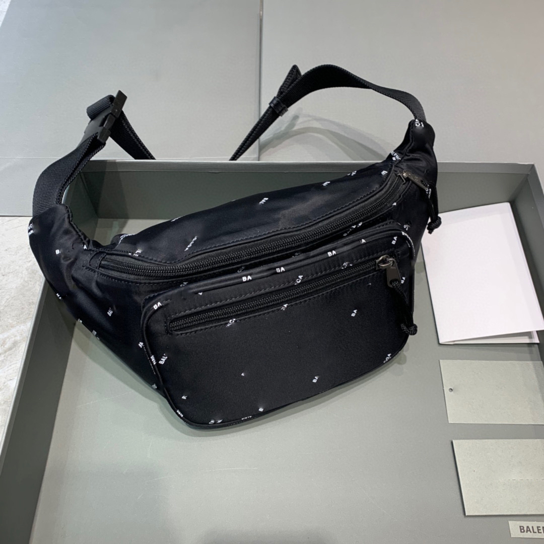 2022 Release Chest Bag Crossbody Bags Men Street Style Designer Handbag Black Gold Yellow White Zipper Large Space 31*7*15CM
2022 Release Chest Bag Crossbody Bags Men Street Style Designer Handbag Black Gold Yellow White Zipper Large Space 31*7*15CM